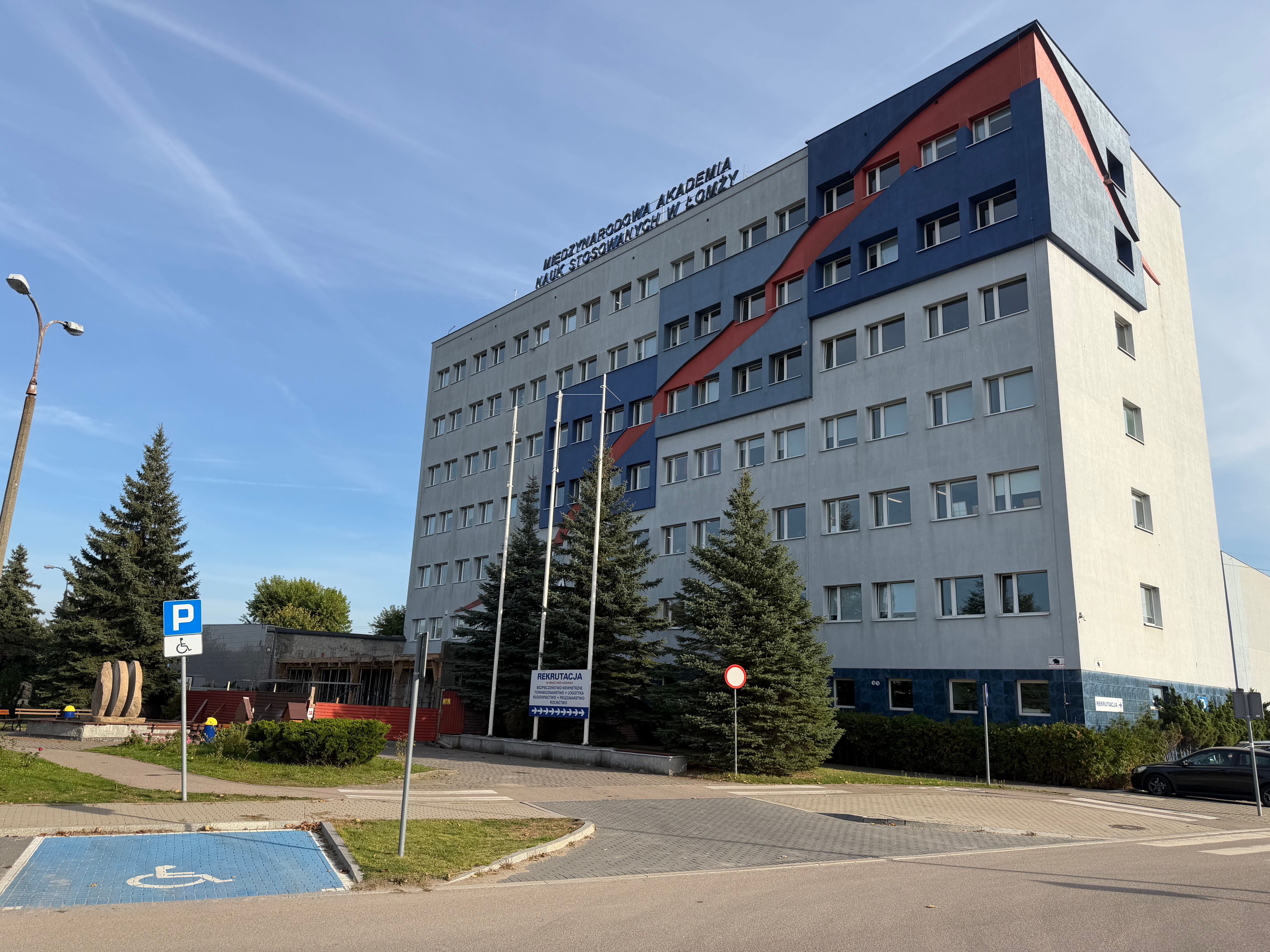 Studenci podczas zajęć w sali dydaktycznej