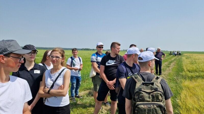 Studenci WSA na poletkach