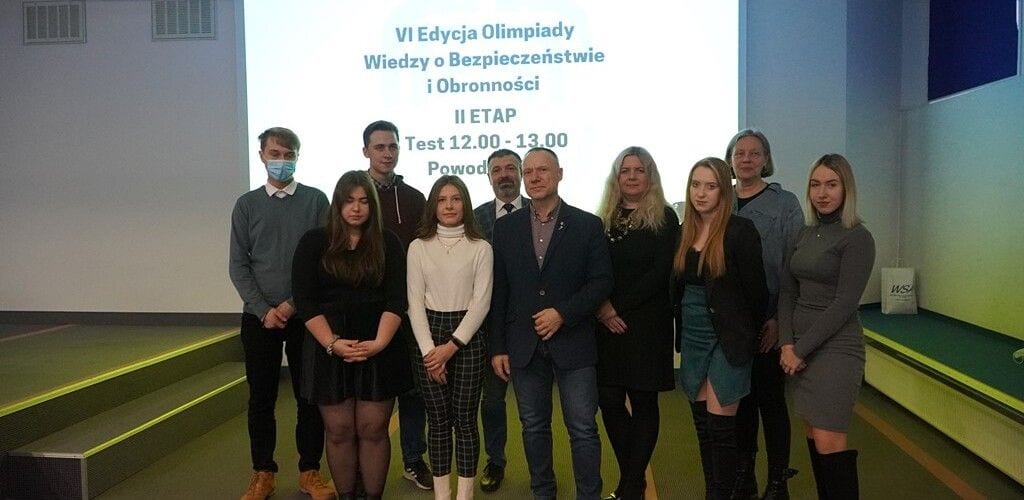 Fotografia grupowa uczestnikow olimpiady